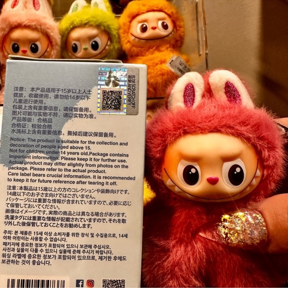 ** AUTHENTIC** POP MART Pin For Love Labubu. Letter “Q” - Picture 4 of 4